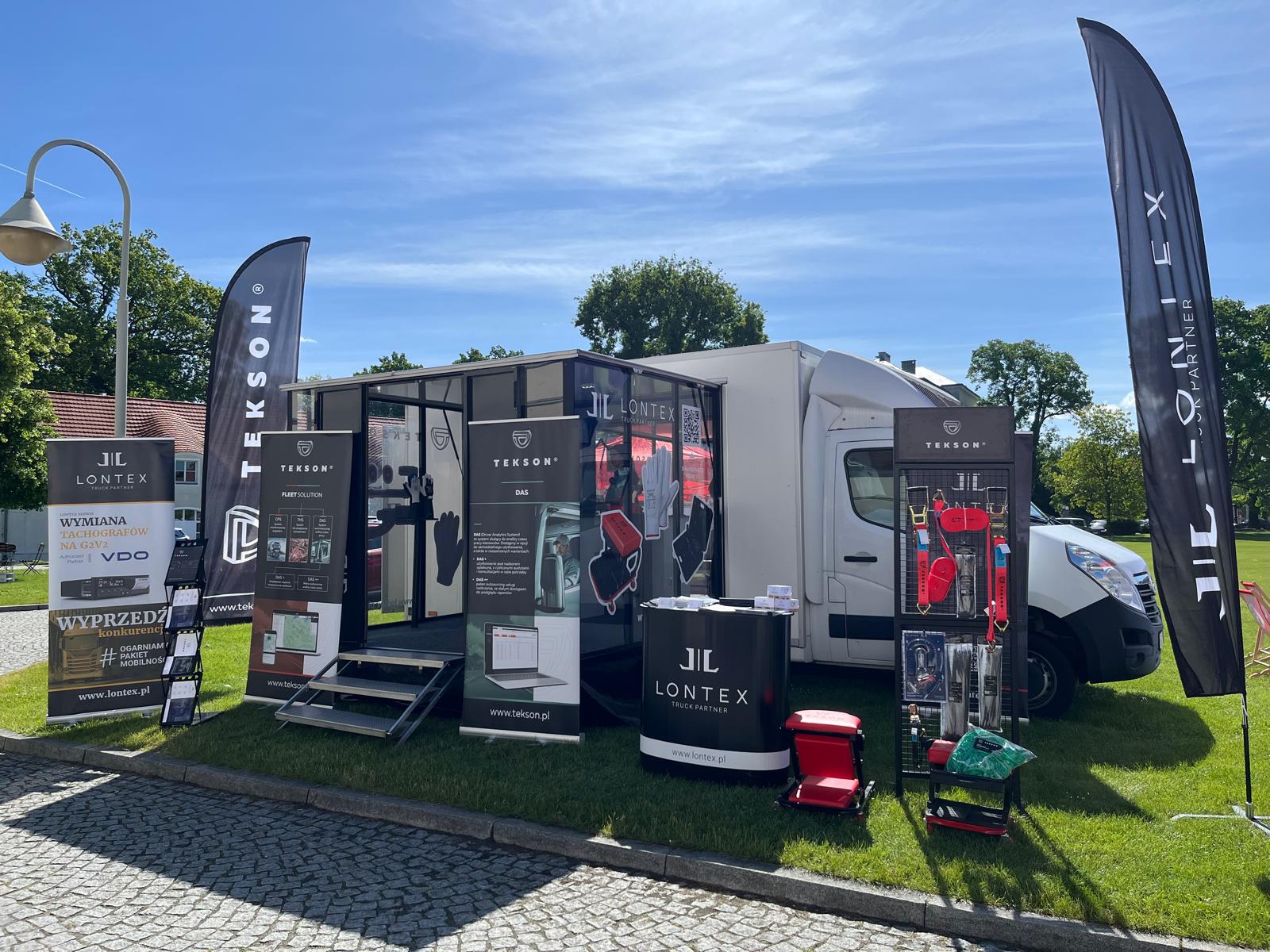 Stoisko z ofertą TEKSON